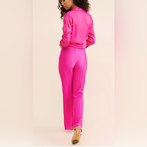 Good American Always Fit Plisse Pants - Picture 3 of 7